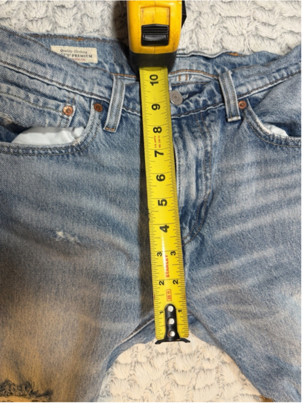Levi's Premium Men's Light Wash Distressed Blue Straight Denim Jeans Size 32 - Picture 4 of 10